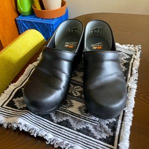 Dansko XP 2.0 work clog size 40 Black
